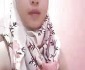Pretty hijab tudung jilbab girl masturbate in the shower from jilbab slave