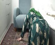 Sexy Arab Milf Masturbation and Sucking Her StepSon from saudi suck