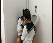Lesben auf dem Schul WC from wc solo girl