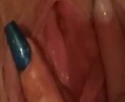 Masturbazione con dita dalle unghie colorate di verde xx from horor xx