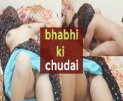 Desi Indian bhabhi in sareefucked from indian bhabhi in saree with husband honeymoon home made sex small devar