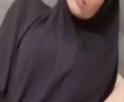 Hijabi girl rubbing pussy on webcam from beautiful muslim hijabi girl