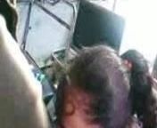 Mamando en un microbus viejo from bangladeshi fucking girl in microbus