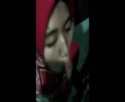 indonesian- jilbaber hijab isap kontol pacar from isap kontol lalu crot dimulut