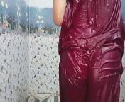 Indian young bhabhi bathing in petticoat bath from 3gp video indian young babhi