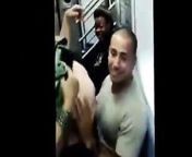 Abuela tetona se deja manosear en el metro CDMX from el barko se