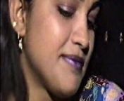 Lahori HEERA MANDI punjabi pakistani girl in threesome from punjabi sexmoves 鍞筹拷锟藉敵鍌曃鍞筹拷鍞筹‚