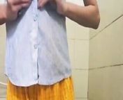 Indian teen girl – showing herself nude in washroom from indian lovers in washroom