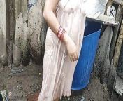 Anita yadav bathing outside with hot boobs from anita tamil se
