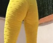 Gostosa de Leggings Amarelo from sitio do picapau amarelo nudes