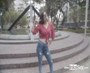 COLOMBIAN TOURIST lady asks for help to take pictures from tourist asks blonde girl for information and she lets him fuck her