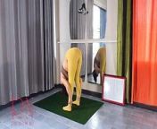 Regina Noir. Yoga in yellow tights in the gym. A girl without panties is doing yoga. Cam 2 from nude power yellow sex