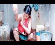 MERI BIG BOOBS VALI BHABHI NAHA RAHI THI AUR MUJE BOLA K VIDEO BANAO from pundai vali sex video