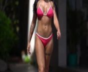 Shanna Kress plus sexy que jamais en maillot de bain from padma khanna hot in bikini