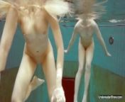Two hot chicks enjoy swimming pool naked from kakir voda ex10yehakella