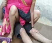 Chubby Street Fruit vendor sex with costumer from indian randi adult sex
